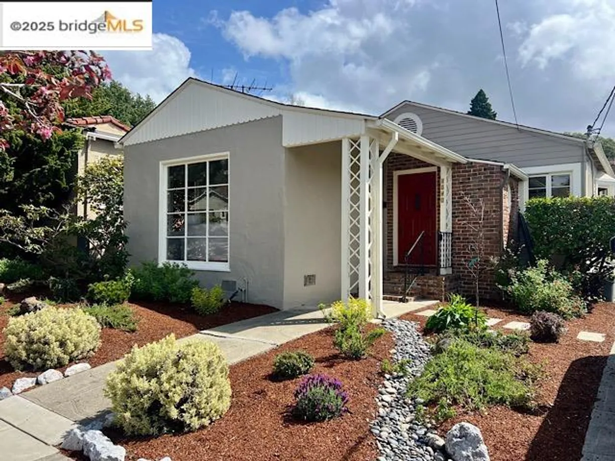 Northern California Real Estate | View 1640 Ocean View Ave. | 2 Beds, 1 Bath
