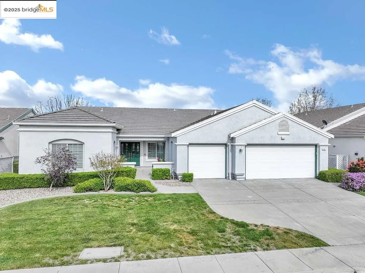 Northern California Real Estate | View 610 Central Park Pl | 4 Beds, 2 Baths