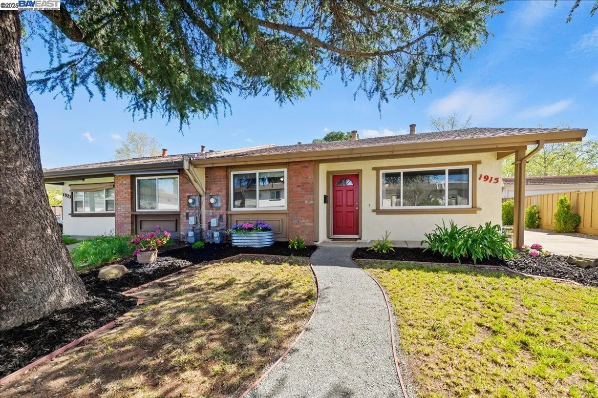 Northern California Real Estate | View 1915 De Vaca Way | 2 Beds, 1 Bath
