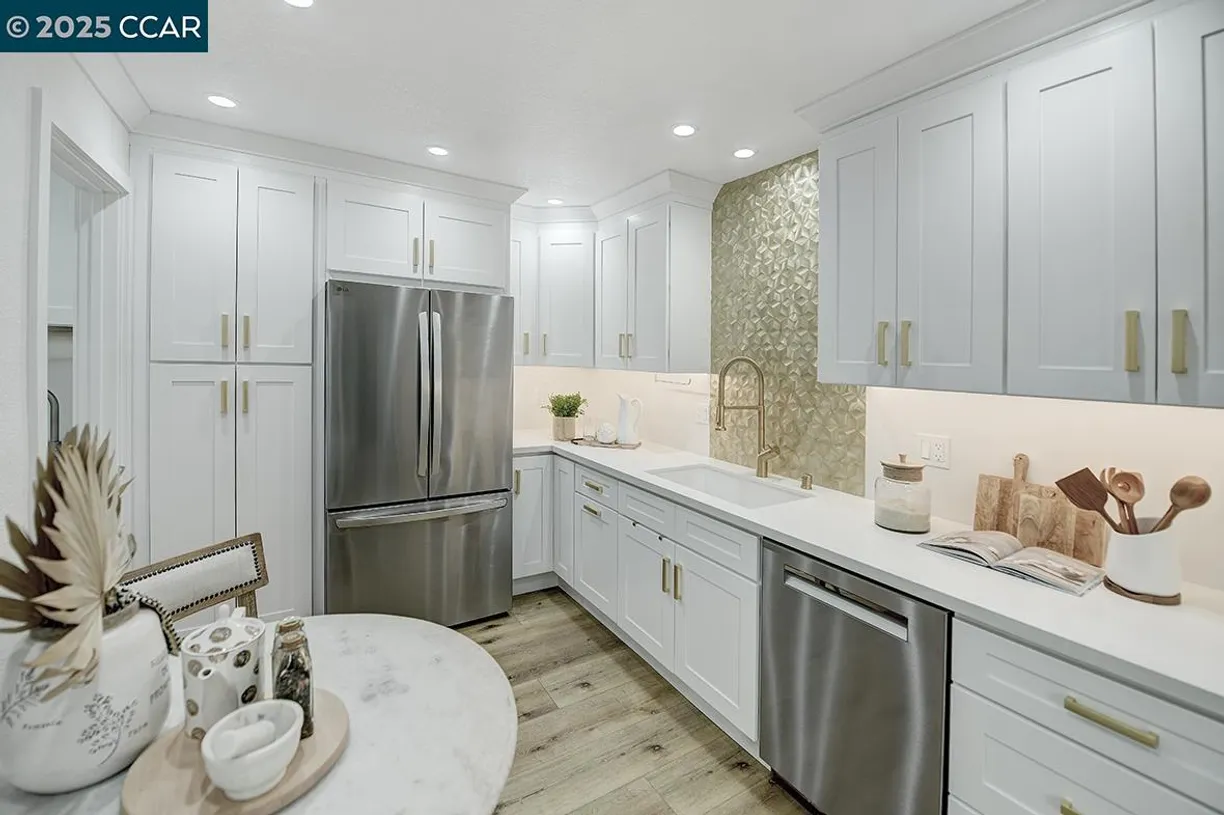 Northern California Real Estate | View 3064 Rossmoor Pkwy, 6 | Listing