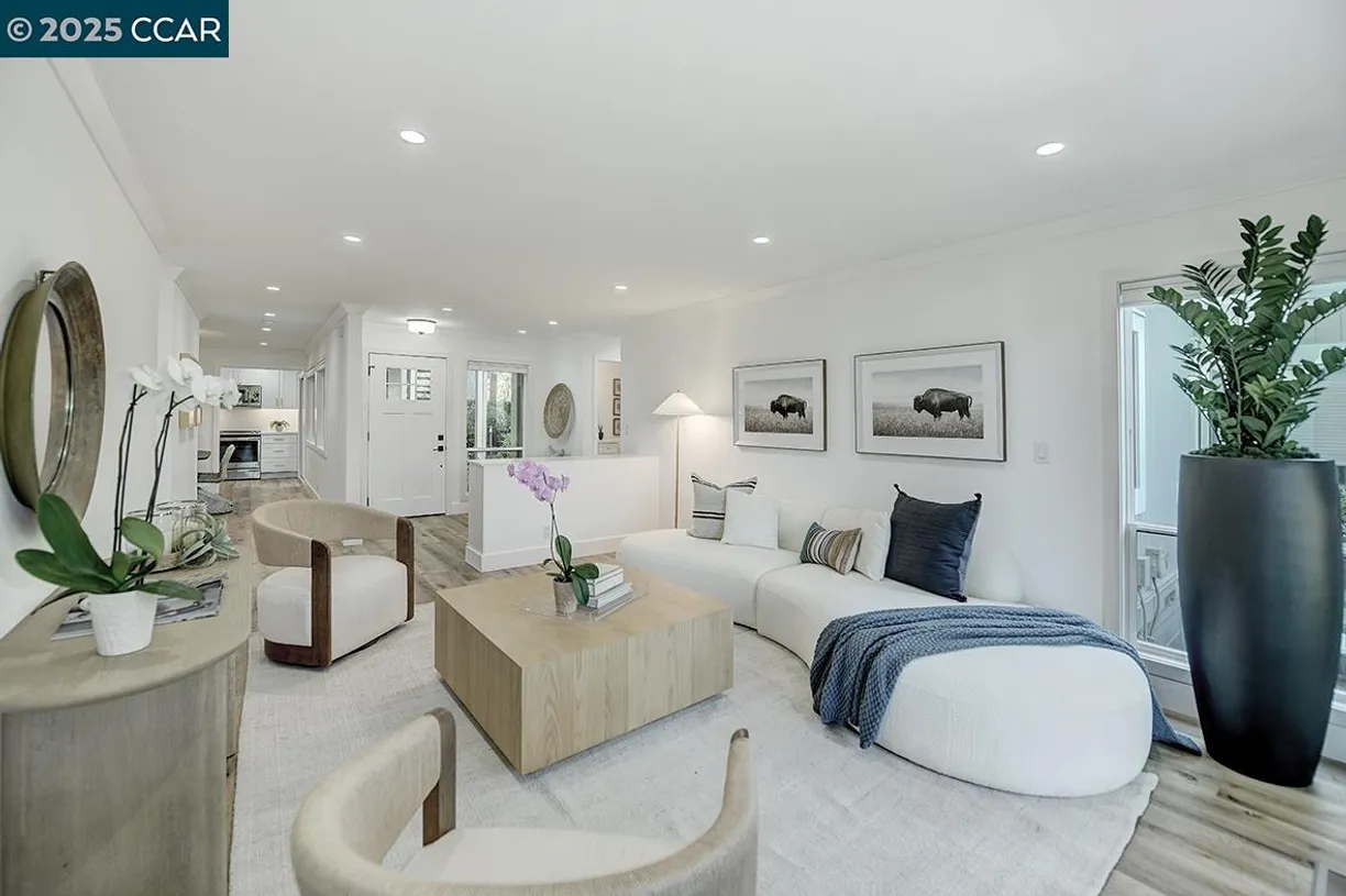 Northern California Real Estate | View 3064 Rossmoor Pkwy, 6 | 2 Beds, 2 Baths