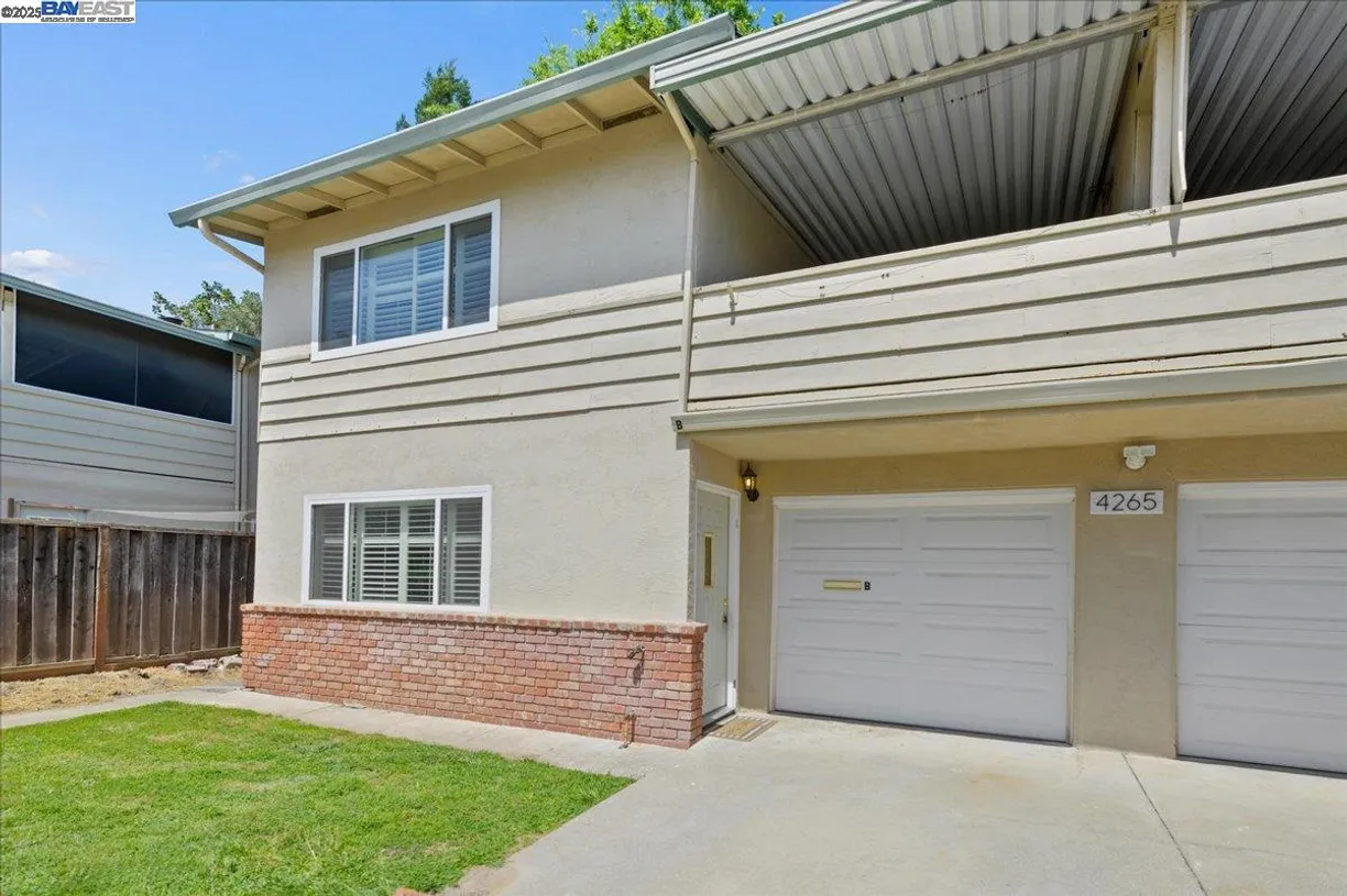 Northern California Real Estate | View 4265 B Pleasanton Avenue | 2 Beds, 1 Bath