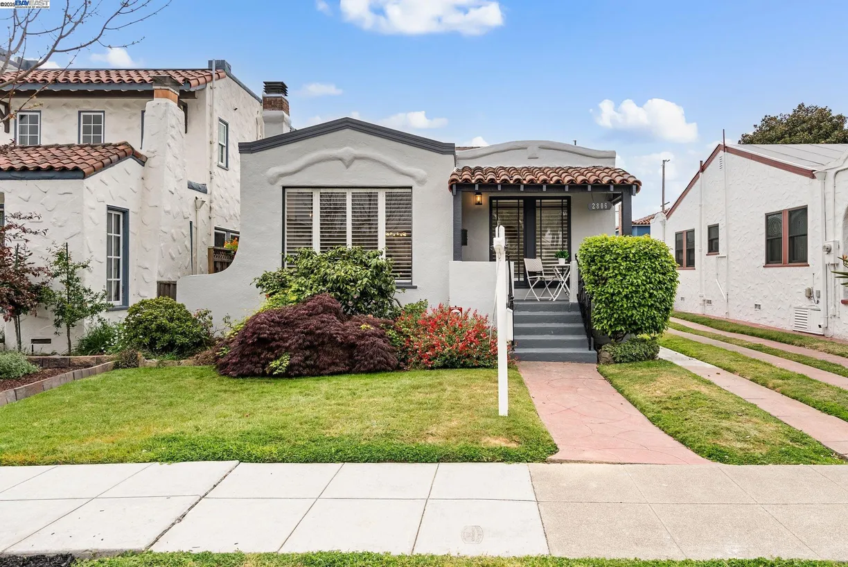 Northern California Real Estate | View 2806 Clay St | 2 Beds, 1 Bath