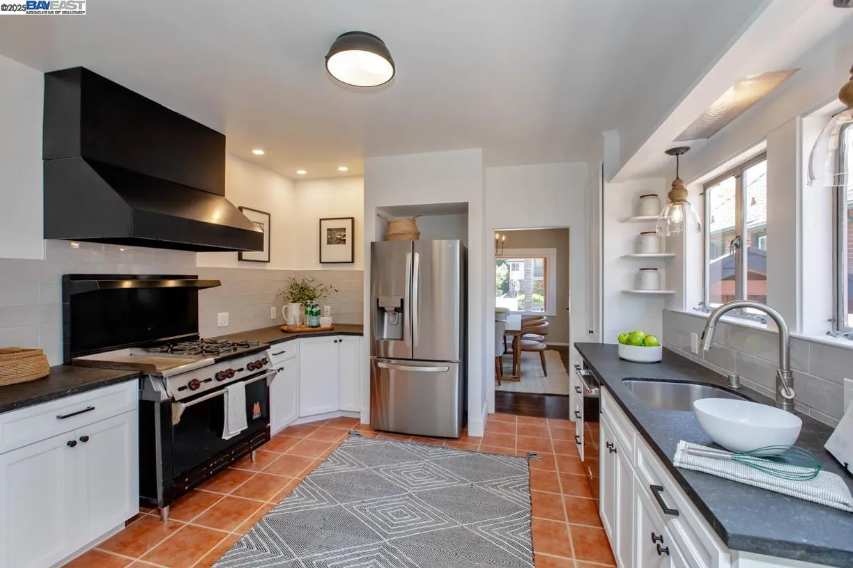Northern California Real Estate | View 1807 Alameda Ave | 2 Beds, 1 Bath