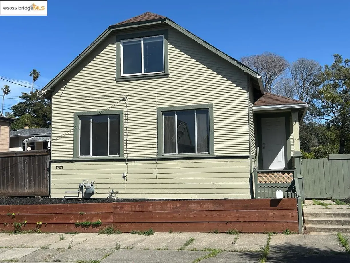 Northern California Real Estate | View 1703 Macarthur Blvd | 3 Beds, 1 Bath