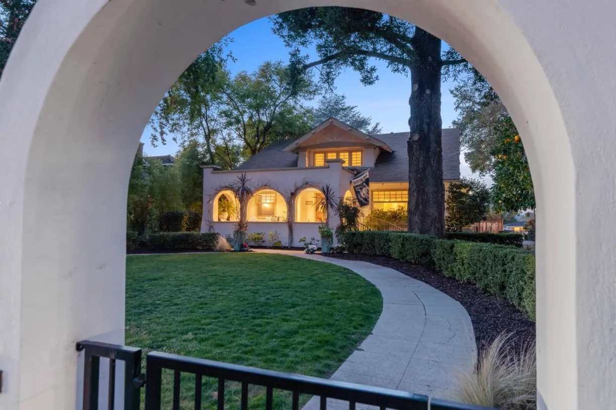Northern California Real Estate | View 221 Los Gatos Boulevard | 5 Beds, 3 Baths
