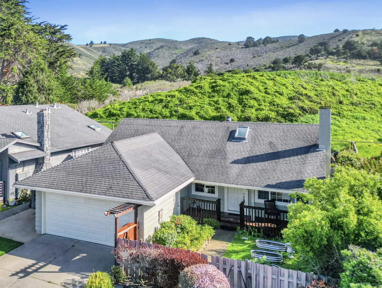 Northern California Real Estate | View 370 Bridgeport Drive | 3 Beds, 2 Baths