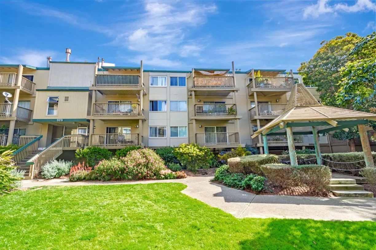 Northern California Real Estate | View 373 Half Moon Lane, 307 | 1 Bed, 1 Bath