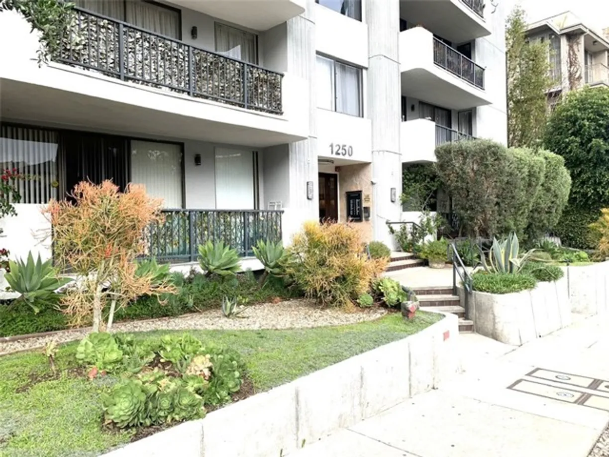 Northern California Real Estate | View 1250 Beverly Glen Boulevard, 205 | 2 Beds, 2 Baths