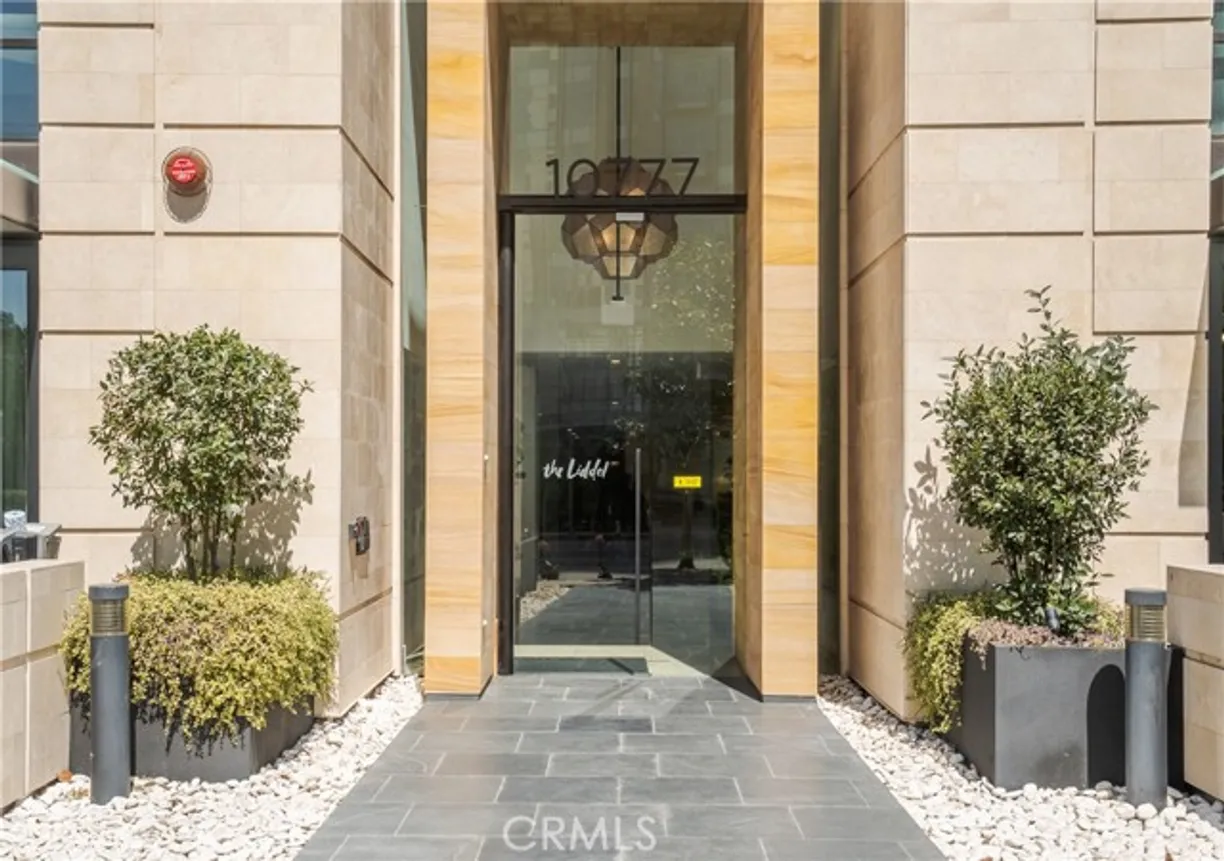 Northern California Real Estate | View 10777 Wilshire Boulevard, 306 | 1 Bed, 2 Baths