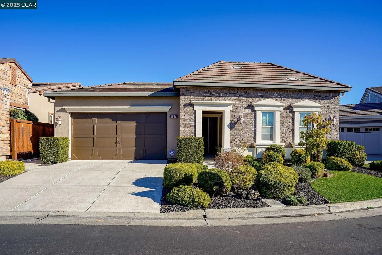 Northern California Real Estate | View Gamay Ln | 2 Beds, 2 Baths