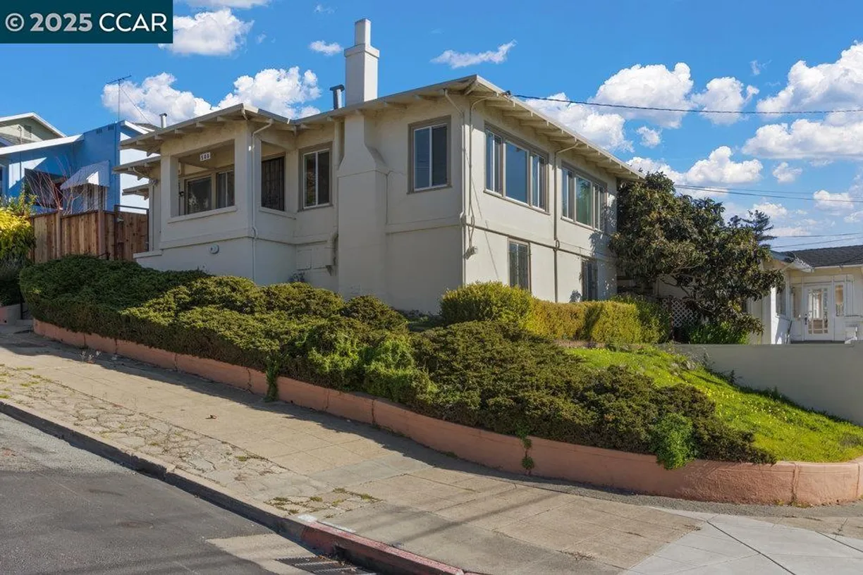 Northern California Real Estate | View Montclair Ave | 2 Beds, 1 Bath