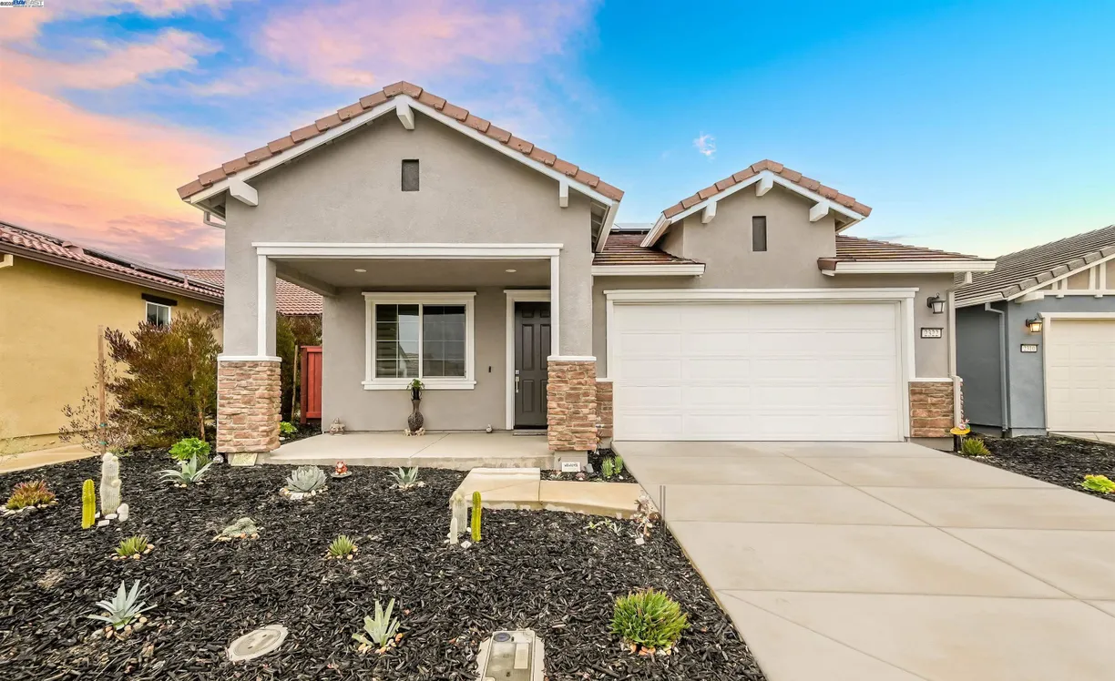 Northern California Real Estate | View Melrose Landing | 2 Beds, 2 Baths