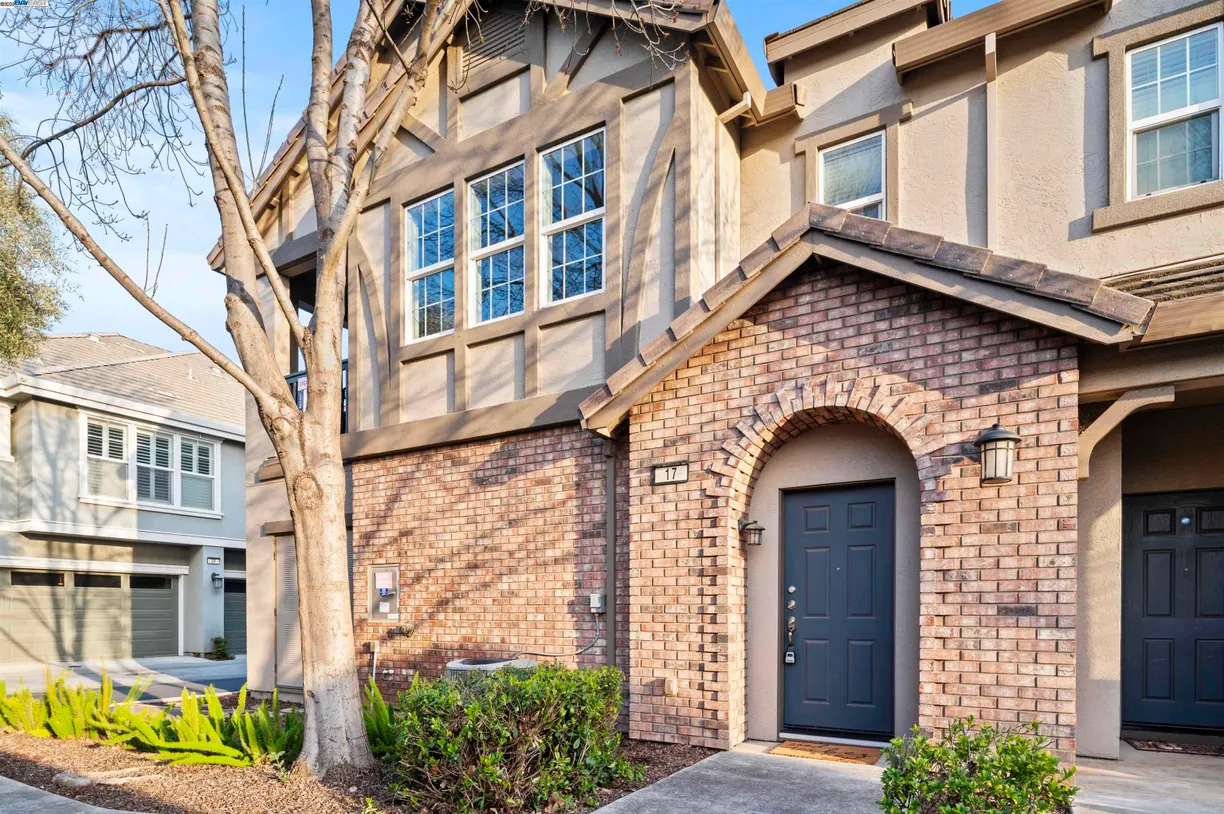 Northern California Real Estate | View Alonsa Lane | 2 Beds, 2 Baths