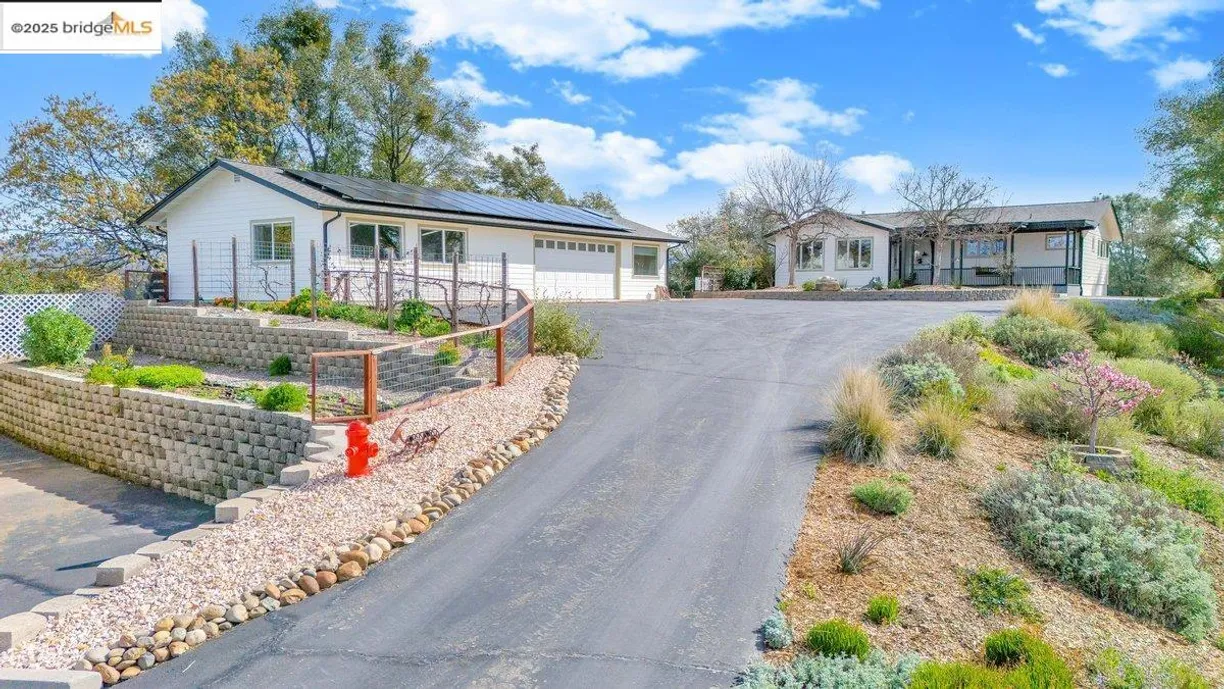 Northern California Real Estate | View Blackbird Ln | 2 Beds, 2 Baths
