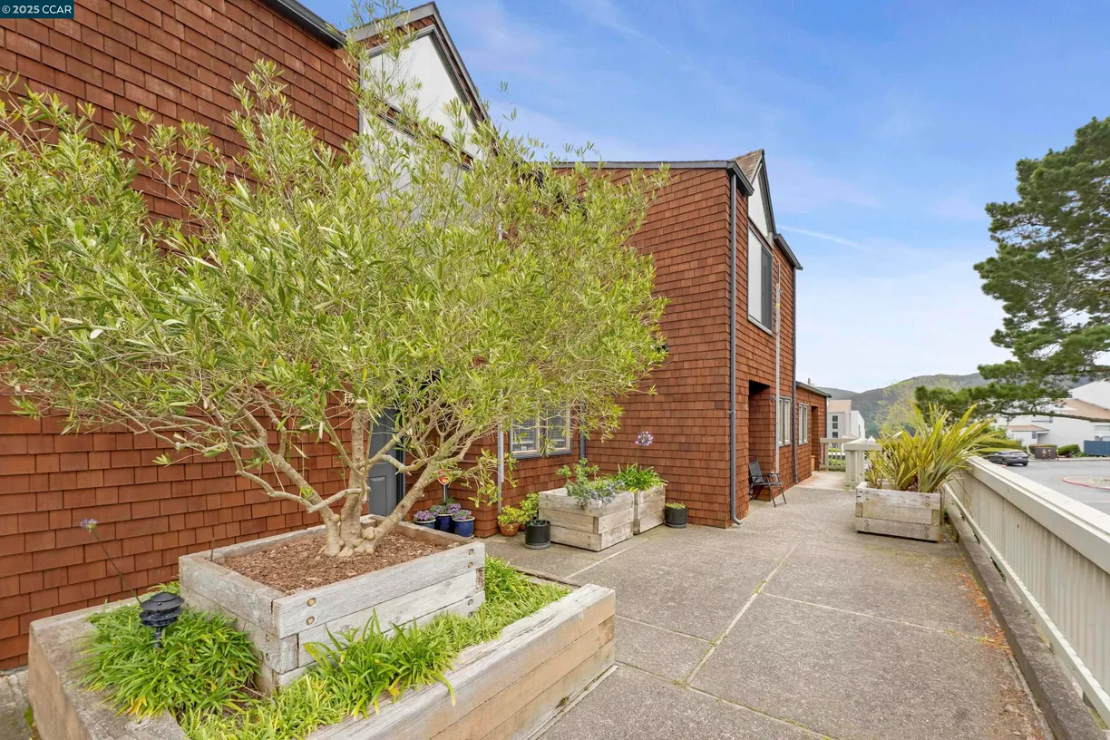 Northern California Real Estate | View Headlands Ct | Listing