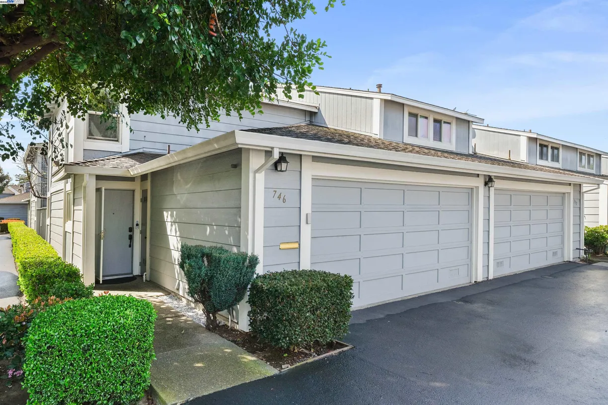 Northern California Real Estate | View Woodgate Ct | 2 Beds, 2 Baths