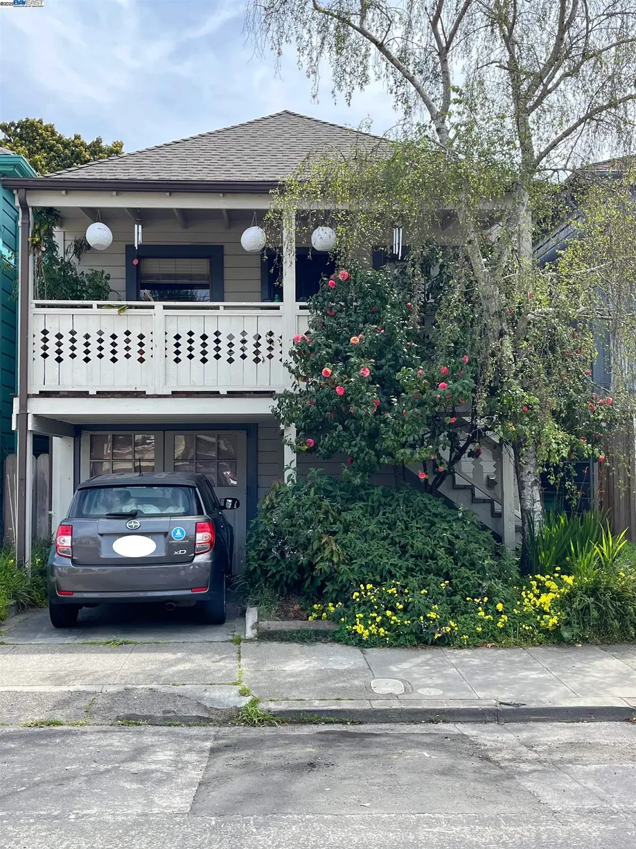 Northern California Real Estate | View Oak St | 1 Bed, 1 Bath