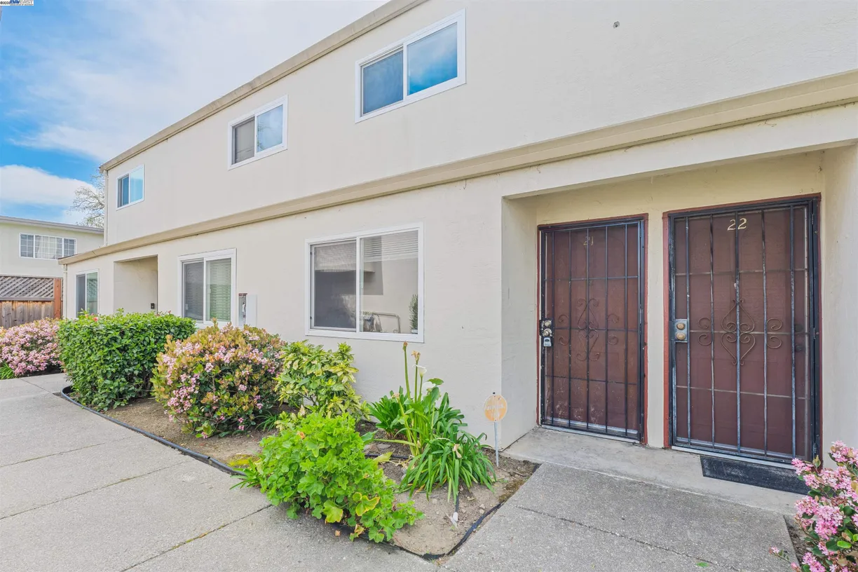 Northern California Real Estate | View Laurel Ave, 21 | 2 Beds, 1 Bath