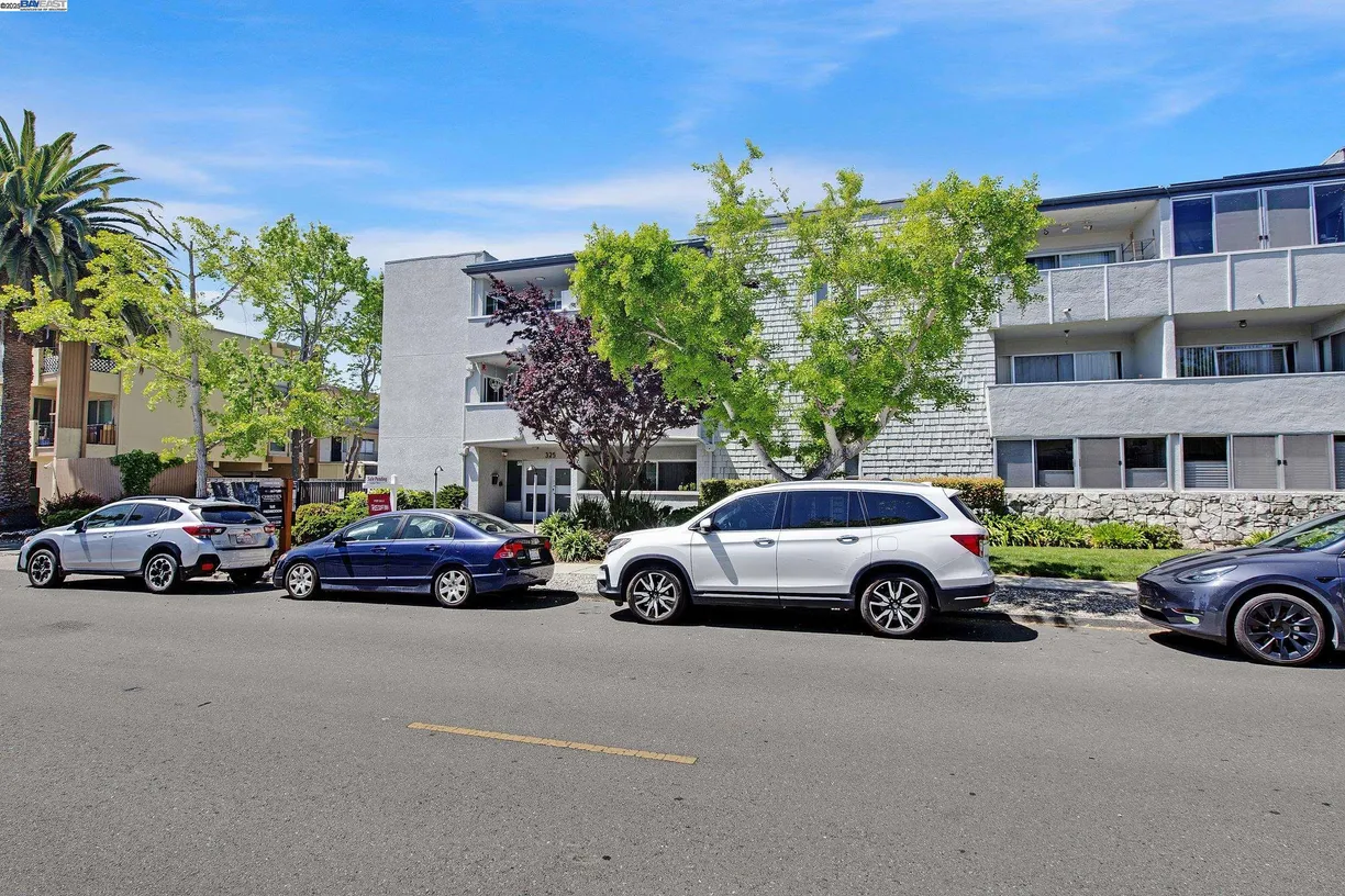 Northern California Real Estate | View Kitty Hawk Rd, 212 | 2 Beds, 1 Bath