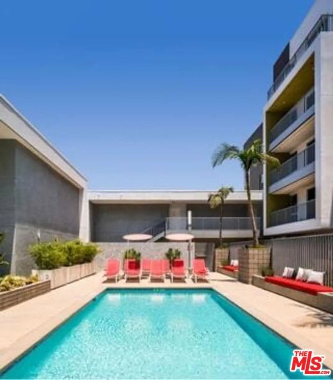 Northern California Real Estate | View Santa Monica Boulevard, 617 | 1 Bath