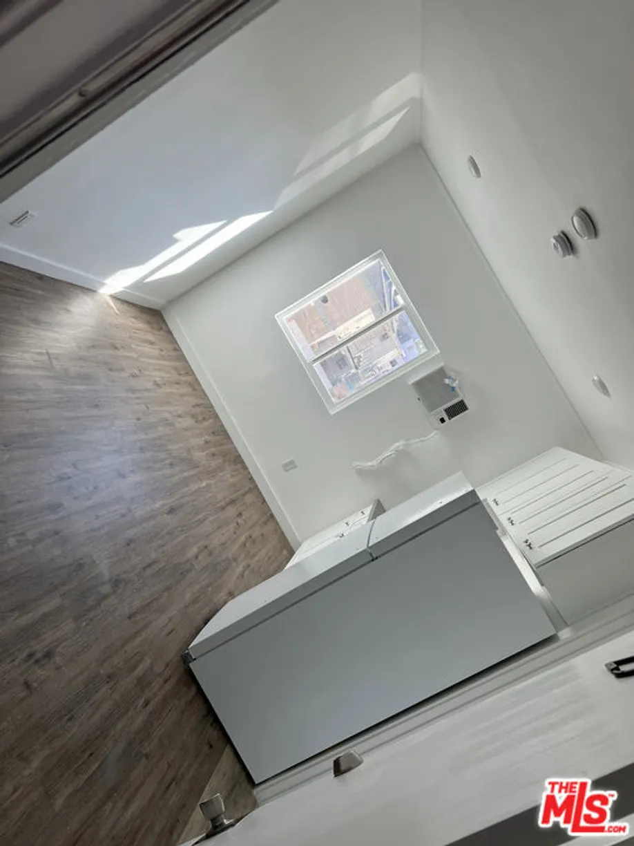 Northern California Real Estate | View Burlington Avenue | 1 Bed, 1 Bath