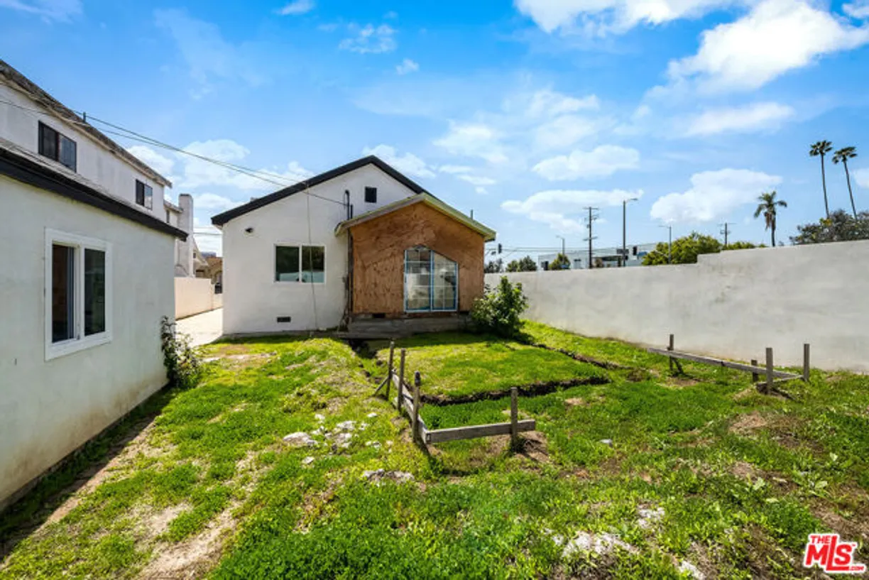 Northern California Real Estate | View Oakwood Avenue | 3 Beds, 1 Bath
