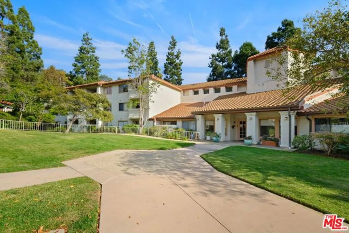 Northern California Real Estate | View Palisades Drive, 308 | 1 Bed, 1 Bath