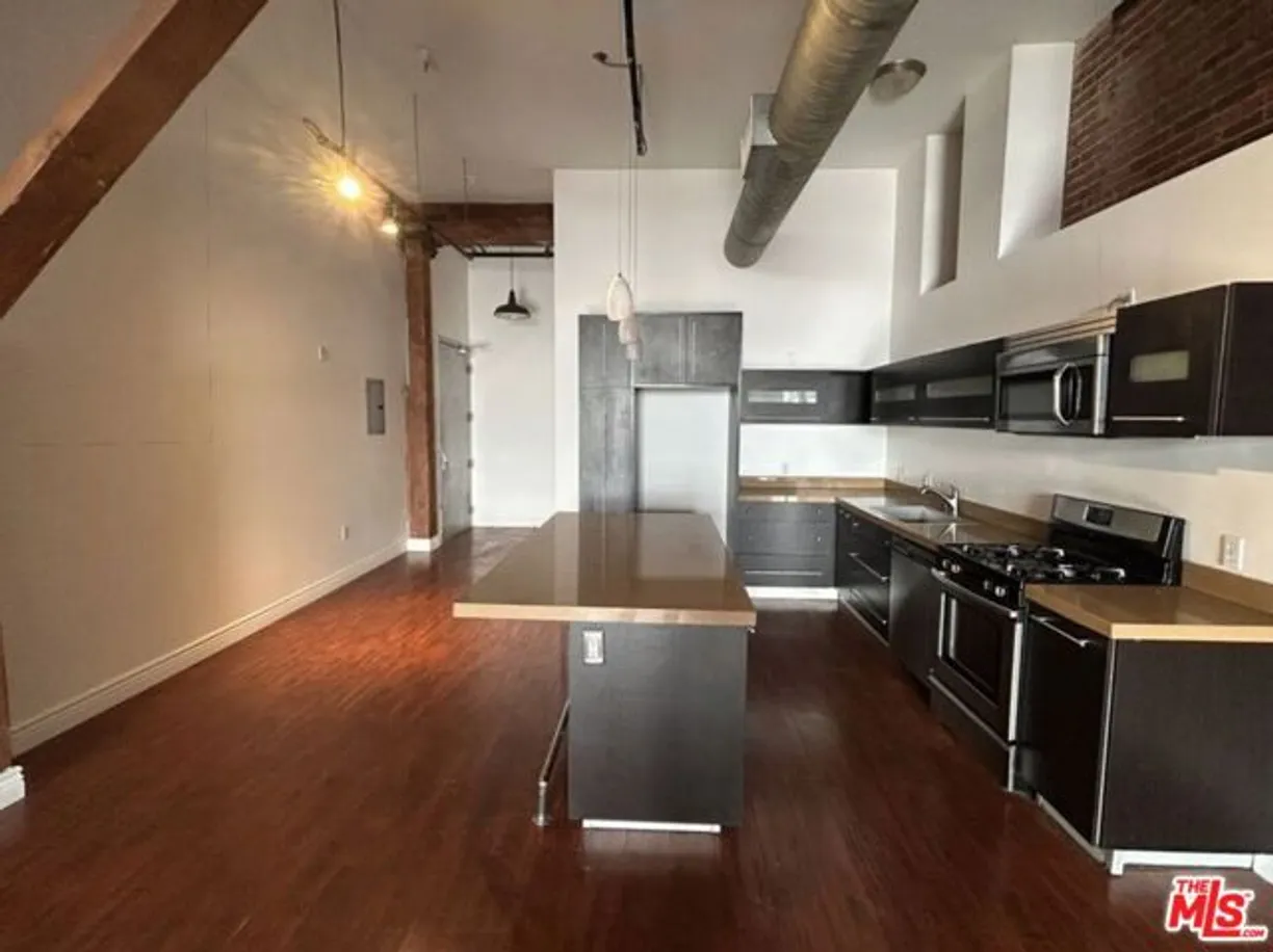 Northern California Real Estate | View Mateo Street, 207 | Listing