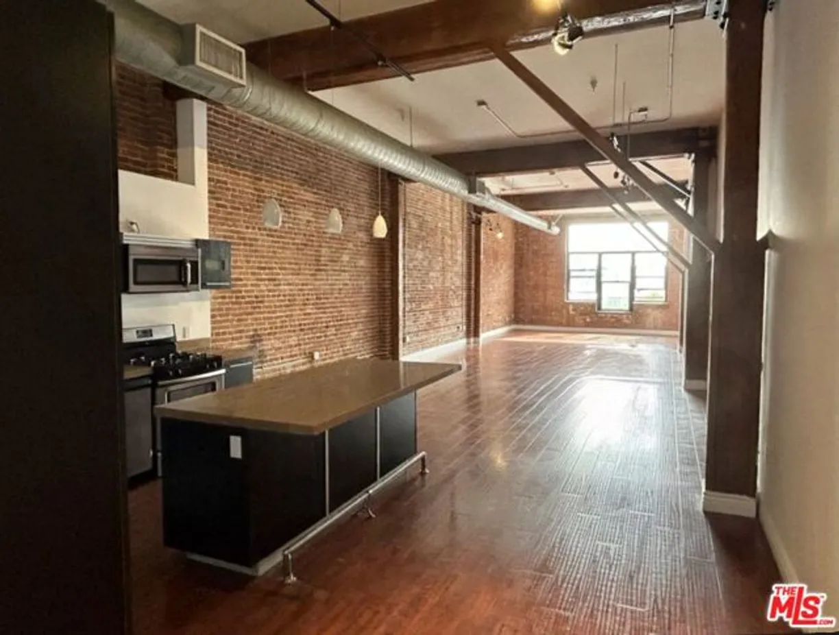 Northern California Real Estate | View Mateo Street, 207 | 1 Bed, 1 Bath