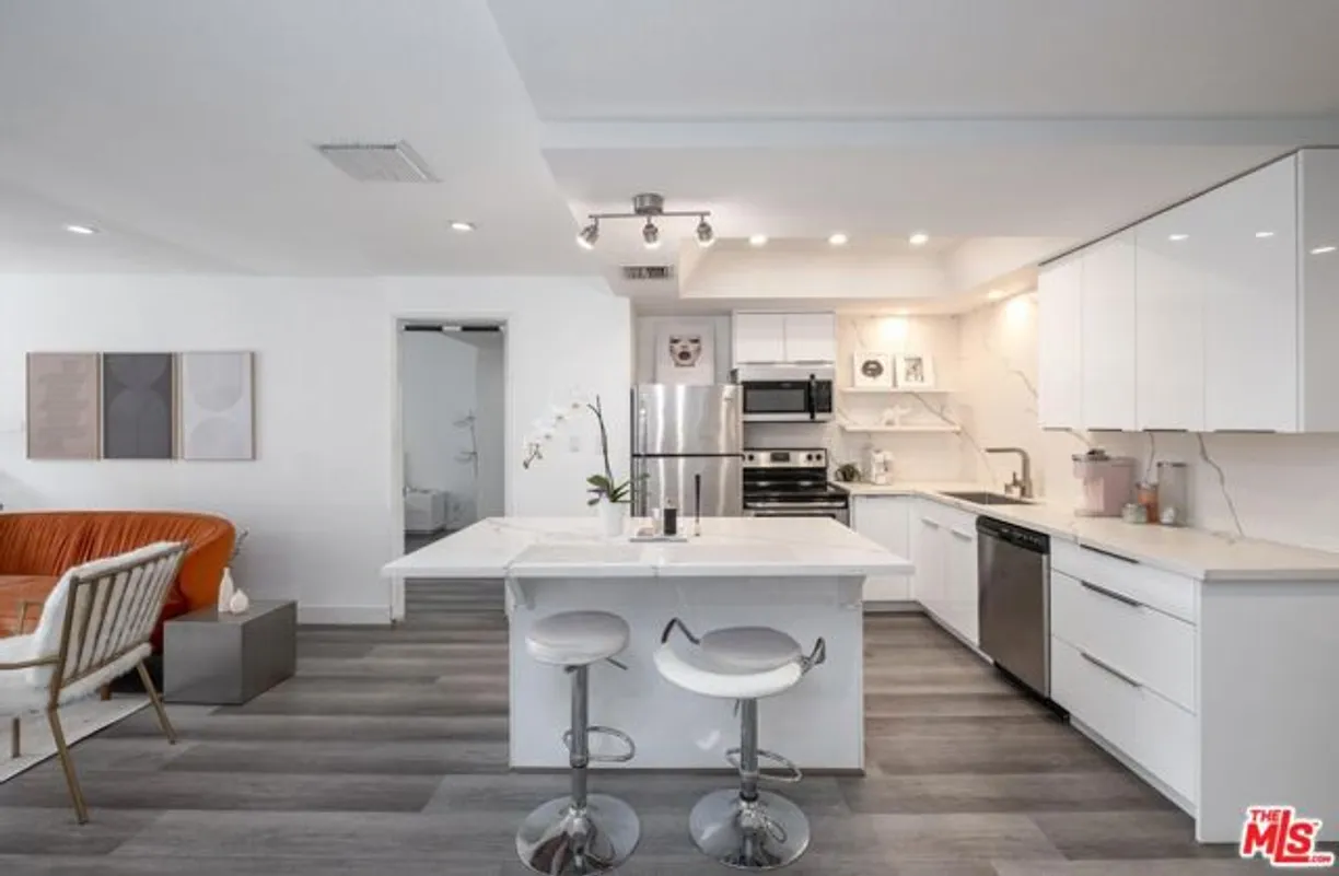 Northern California Real Estate | View San Vicente Boulevard, 101 | 1 Bed, 1 Bath