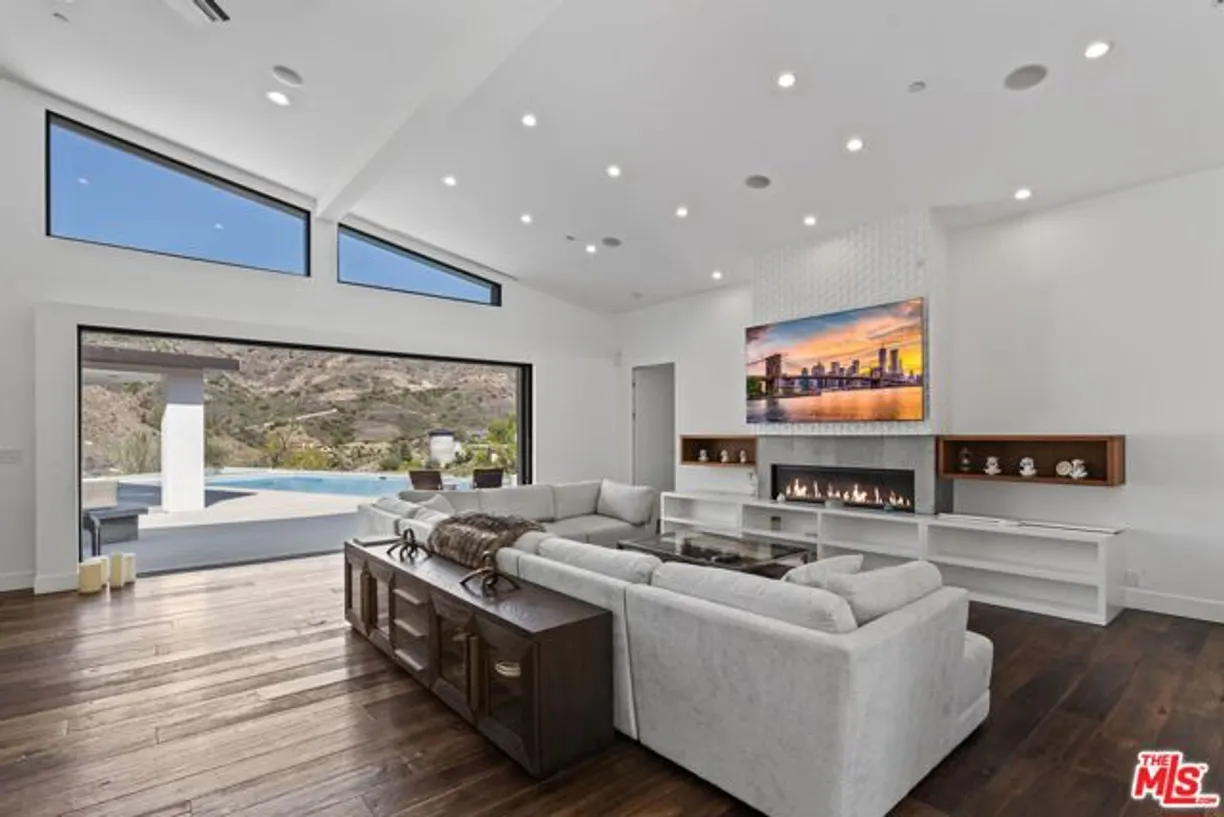 Northern California Real Estate | View Lobo Canyon | 5 Beds, 3 Baths