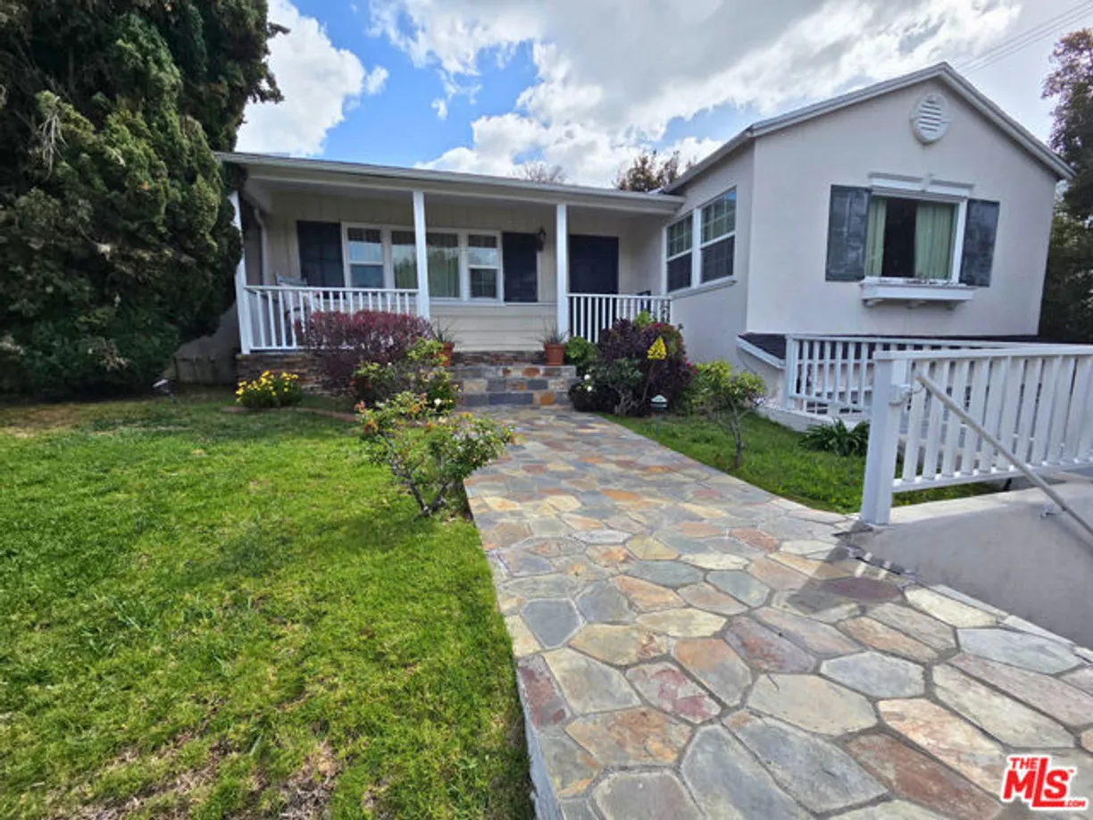 Northern California Real Estate | View Comstock Avenue | 3 Beds, 3 Baths
