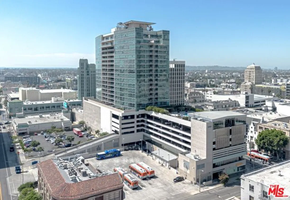 Northern California Real Estate | View Wilshire Boulevard, 1001 | 3 Beds, 3 Baths