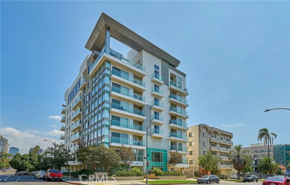 Northern California Real Estate | View Serrano Avenue, 405 | 2 Beds, 2 Baths