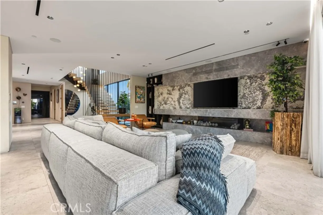 Northern California Real Estate | View Lindley Avenue | 5 Beds, 6 Baths