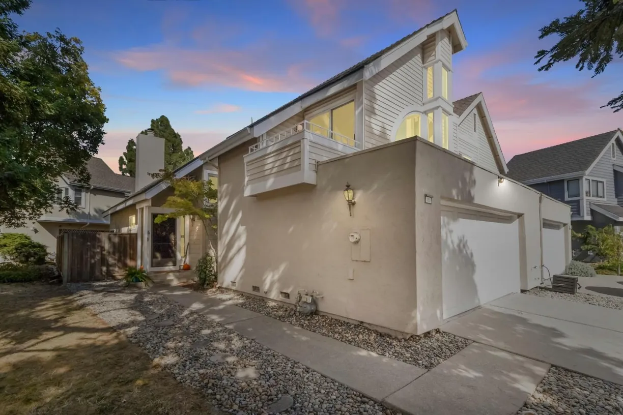 Northern California Real Estate | View Bracebridge Court | 2 Beds, 2 Baths