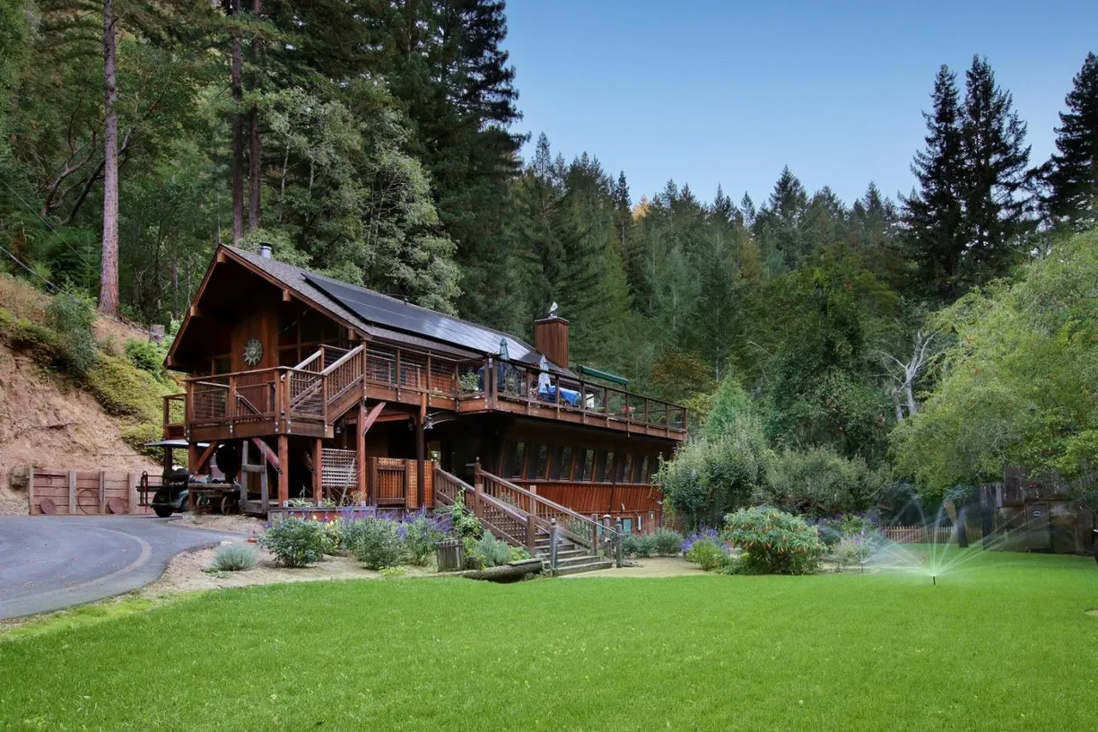 Northern California Real Estate | View Redwood Lodge Road | 21 Beds, 3 Baths
