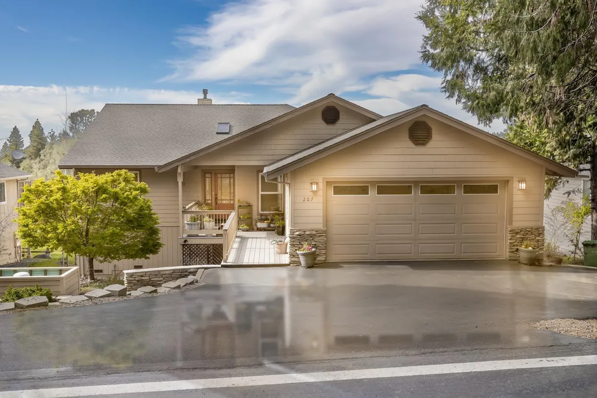 Northern California Real Estate | View 207 Snowberry | 4 Beds, 3 Baths