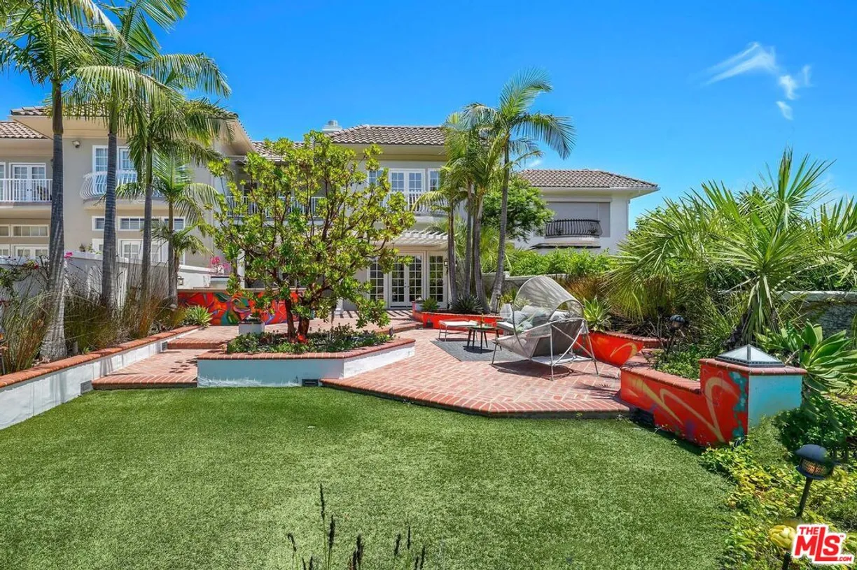 2305 Canyonback Los Angeles CA - 798d90be1b858dba6a9e0de9d484aafd