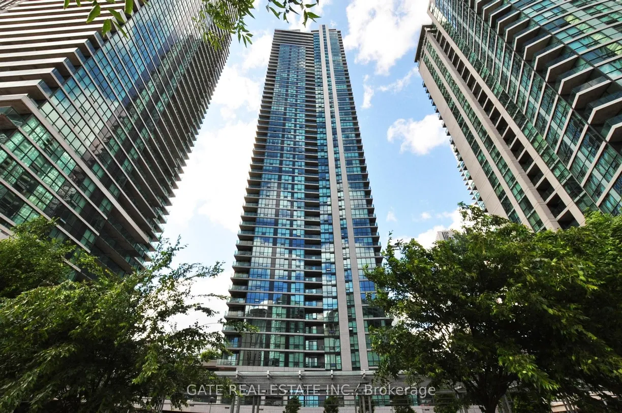 Ontario Real Estate | View 18 Harbour, 1809 | 2 Beds