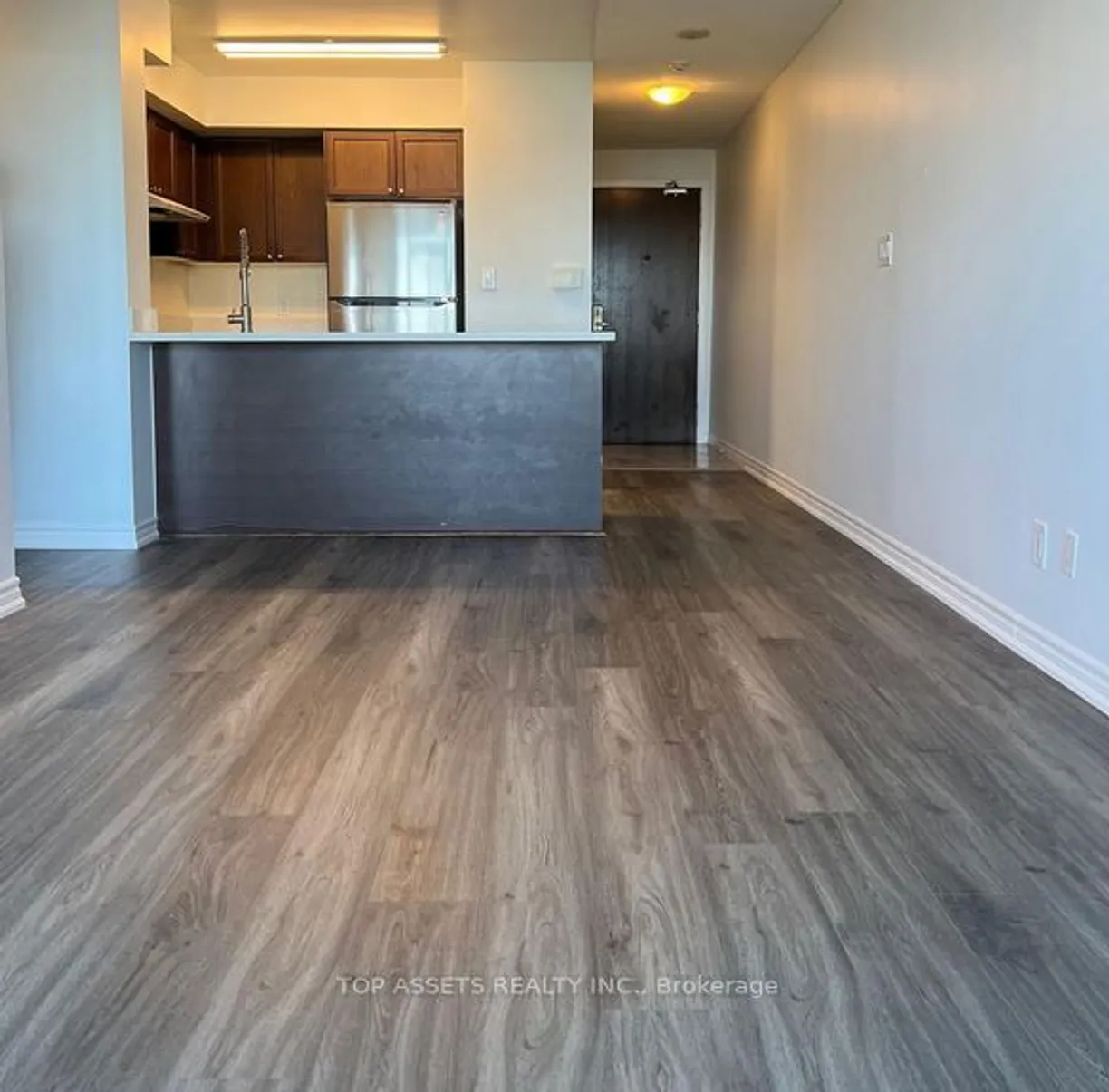 Ontario Real Estate | View 35 Hollywood, PH123 | Listing