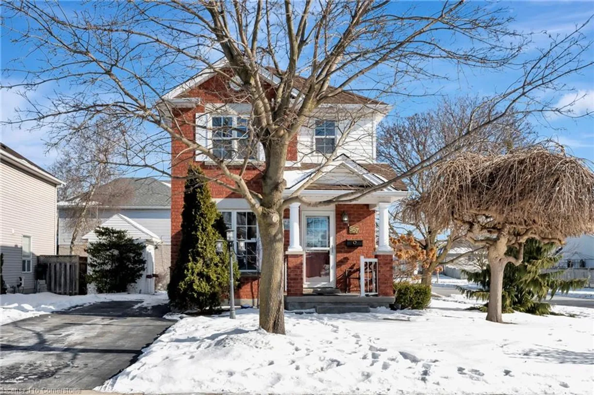 Ontario Real Estate | View 557 Old Newbury | 3 Beds, 2 Baths