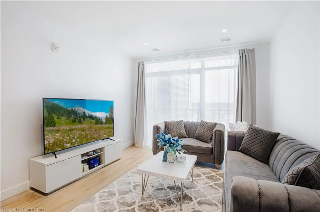 Ontario Real Estate | View 15 Glebe, 1007 | Listing