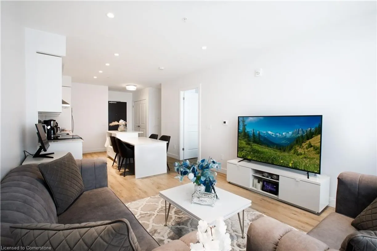 Ontario Real Estate | View 15 Glebe, 1007 | 1 Bed, 1 Bath