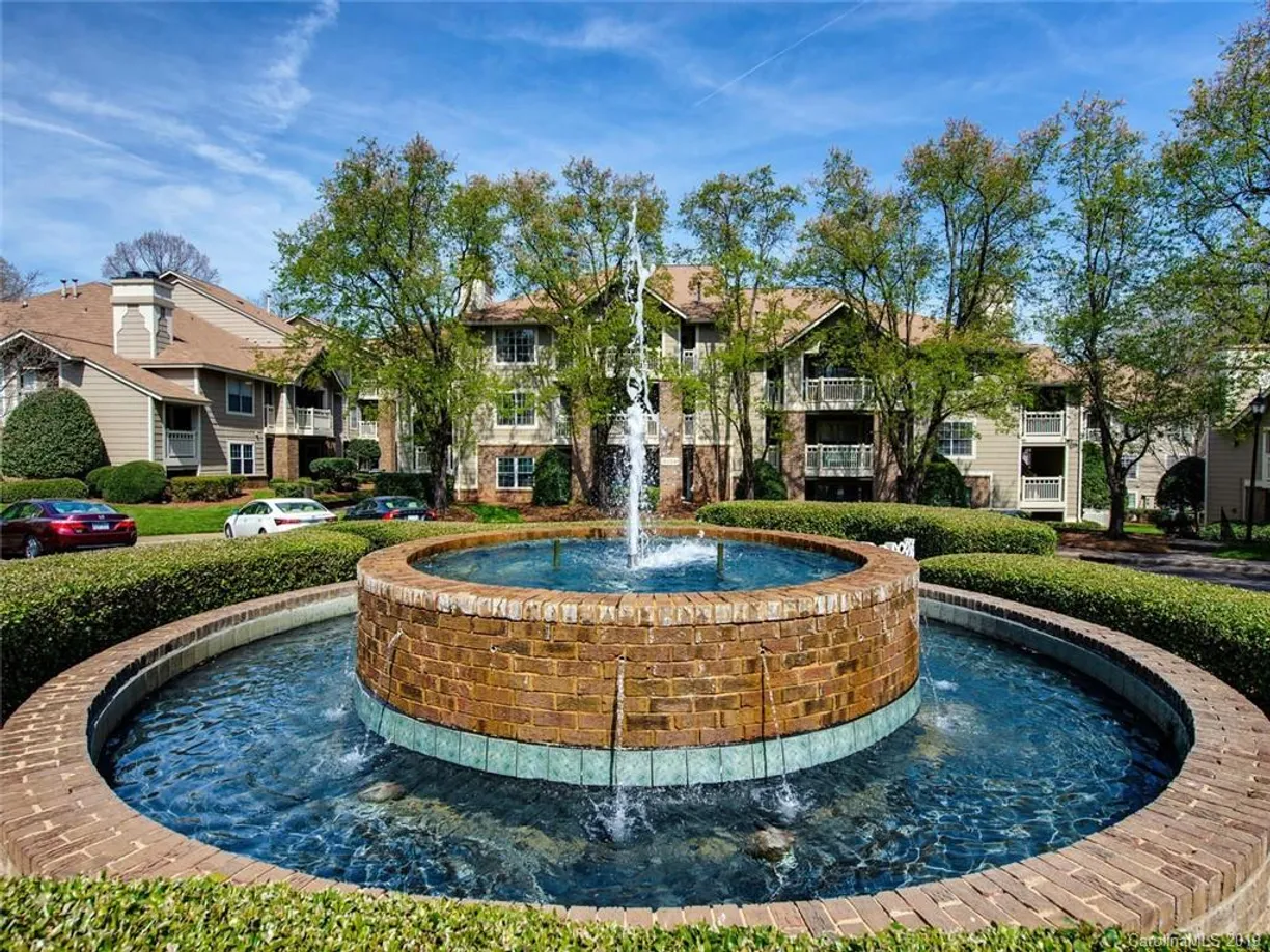 Charlotte Real Estate | View 5009 Sharon Road | 2 Beds, 2 Baths