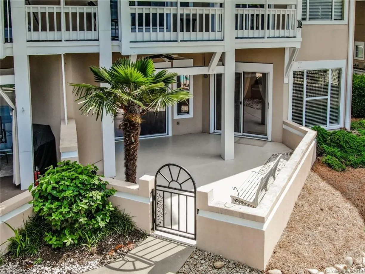 Charlotte Real Estate | View 17919 Kings Point Drive, J | 2 Beds, 2 Baths