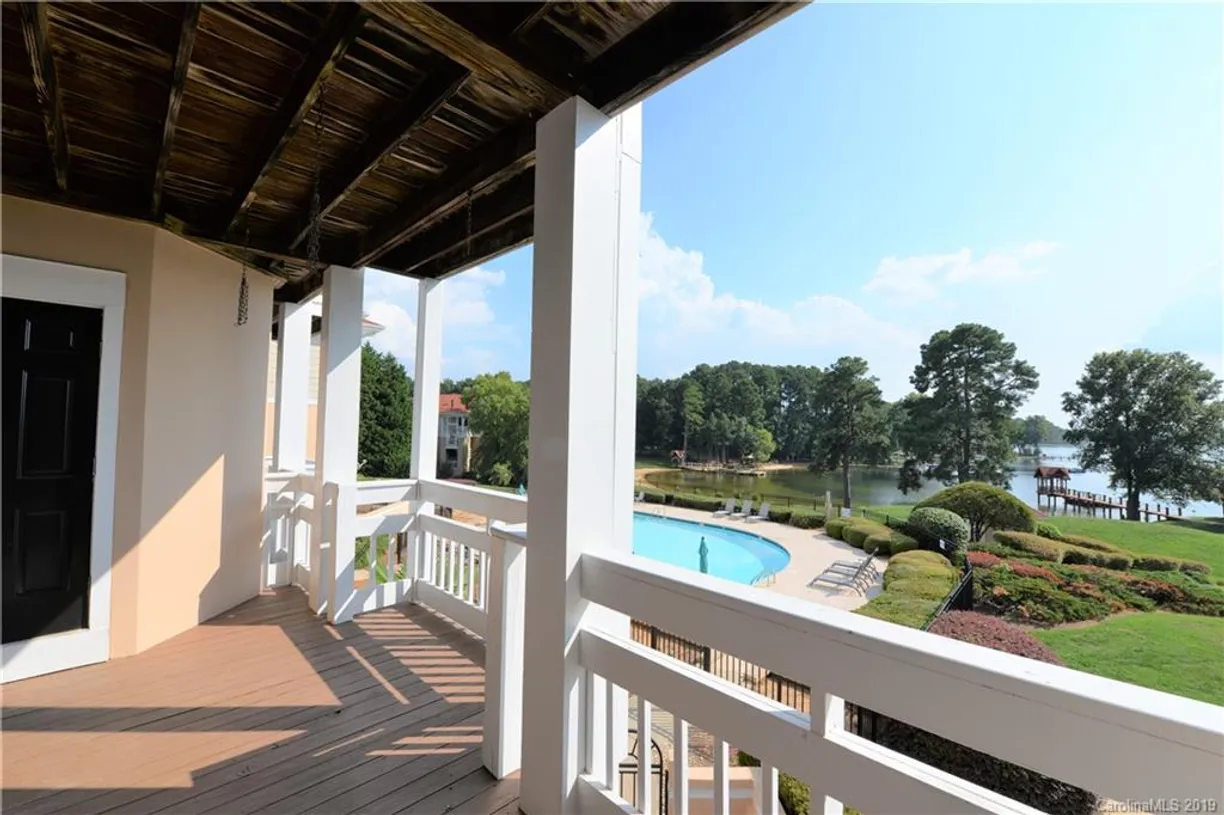 Charlotte Real Estate | View 17919 Kings Point Drive, H | 2 Beds, 2 Baths