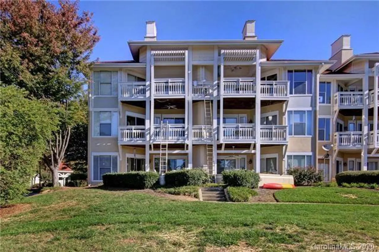 Charlotte Real Estate | View 17919 Kings Point Drive, A | 2 Beds, 2 Baths