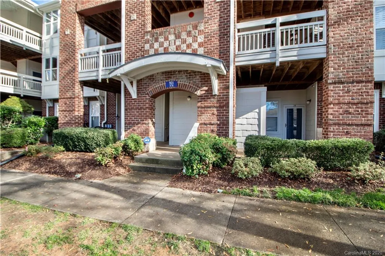 Charlotte Real Estate | View 921 Northeast Drive, 34 | 3 Beds, 2 Baths